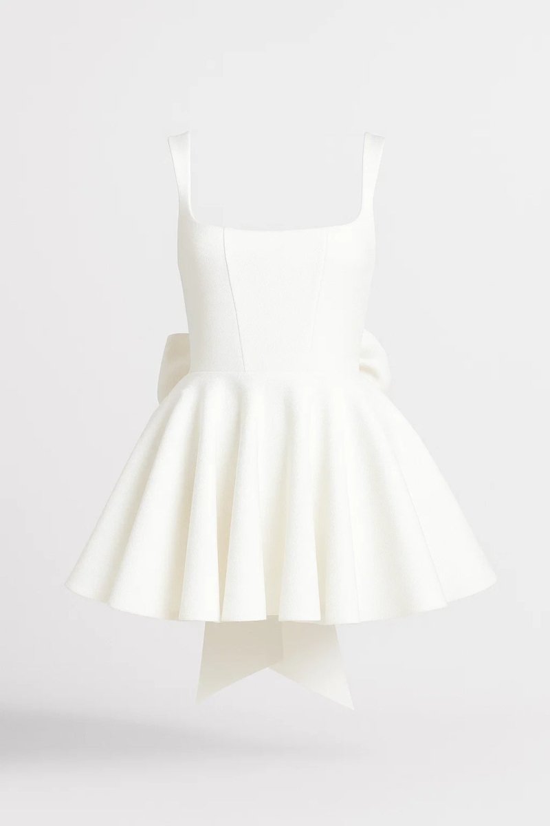 Ausgestelltes Minikleid mit Rückenschleife